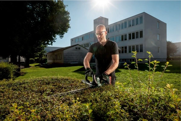 Metabo Akku-Heckenschere AHS 18-45 V, Karton, 18V 1x2Ah Li-Ion + ASC 55, 600466860 1 Metabo Akku-Heckenschere AHS 18-45 V, Karton, 18V 1x2Ah Li-Ion + ASC 55, 600466860